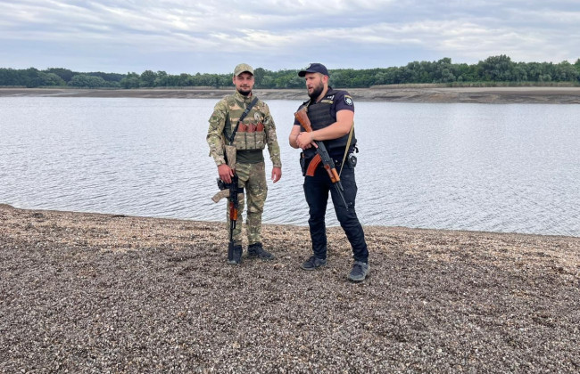 Полиция патрулирует места обмеления Каховского водохранилища, чтобы предотвратить работу «черных археологов»