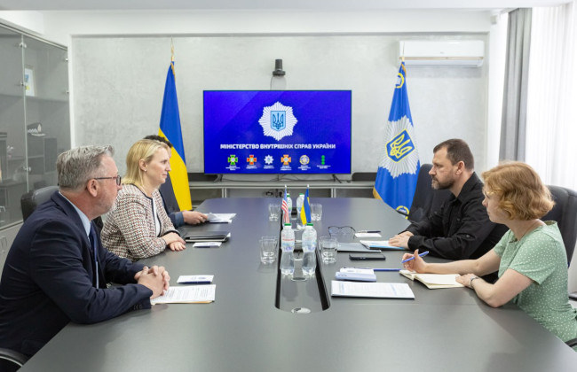 Машинная смазка из Каховской ГЭС движется в направлении Черного моря: в МВД сообщили об очередной проблеме