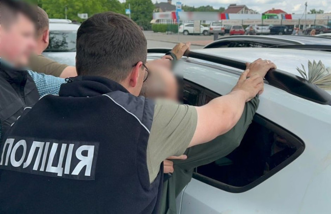 Обещал помочь с получением справки об инвалидности: в Хмельницкой области разоблачен глава общественной организации