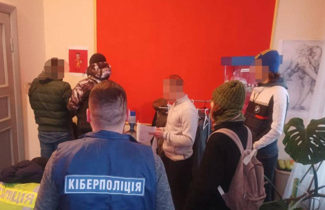 Привласнювали Telegram-акаунти та викрадали кошти: у Києві викрито шахраїв