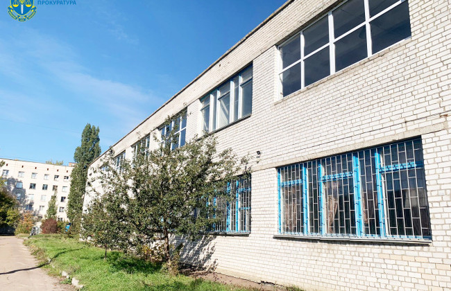 Встановив неякісні вікна у профтехучилищі: на Житомирщині підозрюється директор приватного підприємства