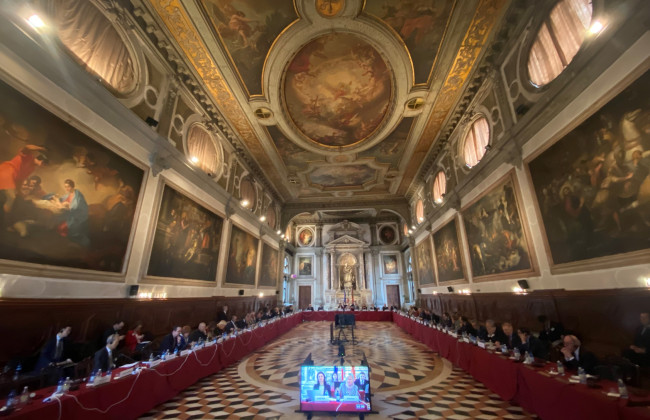 Венецианская комиссия считает рецептом от олигархизации судебную реформу, а запрет олигархам финансировать избирательные кампании – недемократическим