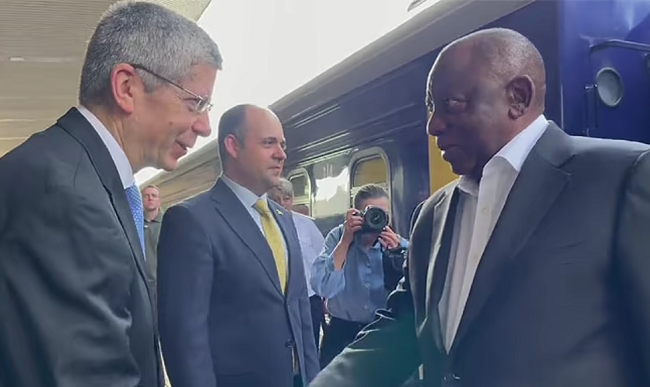 Делегация из Африки спускалась в бомбоубежище во время ракетной атаки на Киев, — Reuters