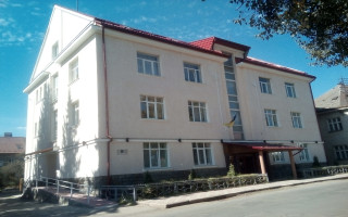 На Закарпатті суд зобов’язав банк відшкодувати втрачені з пенсійної картки кошти до винесення вироку: подробиці