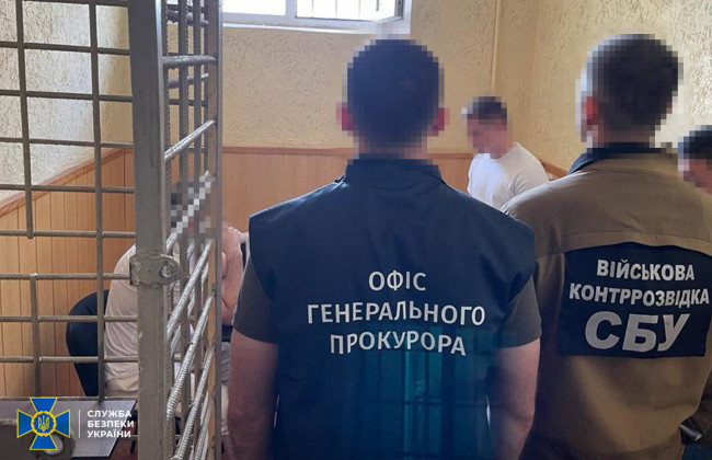 Розкрадання бюджетних коштів на закупівлі бронежилетів та зимової форми для ЗСУ: викрито ексзаступника міністра оборони та його підлеглий