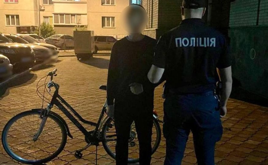 На Київщині велосипедист збив на переході 6-річного хлопчика та втік