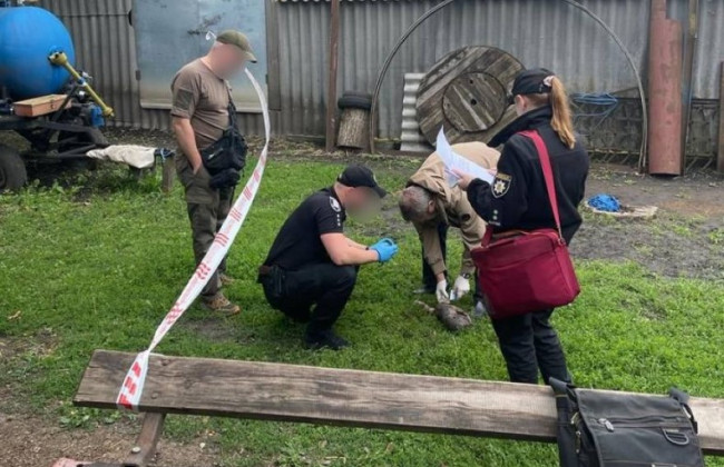 Народила двійню та покинула у господарській будівлі: на Сумщині розслідують загибель немовлят