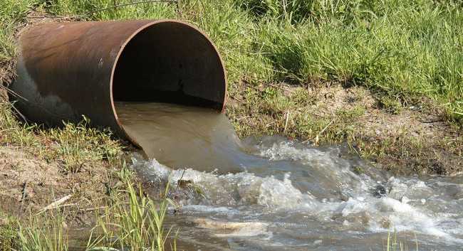 Як обчислюються суми екологічного податку за скиди забруднюючих речовин у водні об’єкти