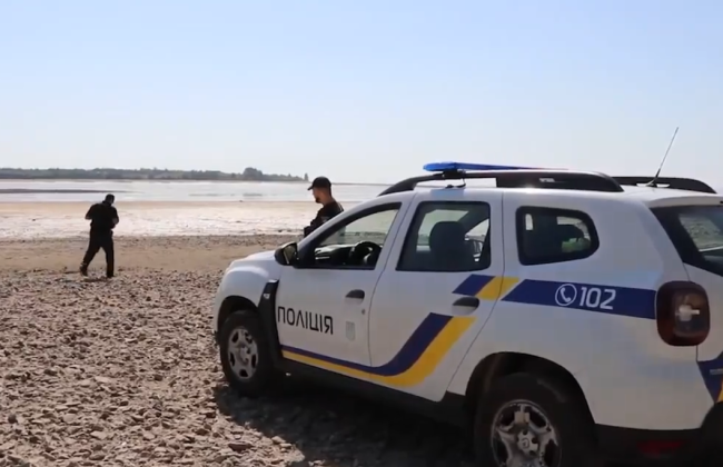 «Чорних археологів» попередили про відповідальність: місця обміління Каховського водосховища охороняє поліція