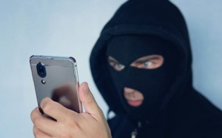 Шахраї телефонують з «благодійного фонду»: українців попереджають про нові методи обману