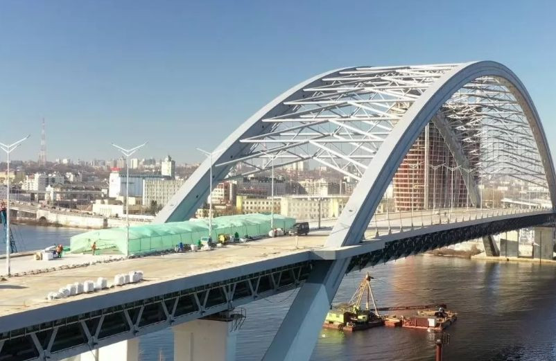 Розкрадання 104 млн грн на будівництві Подільського мосту: повідомлено про підозру ще трьом учасникам схеми