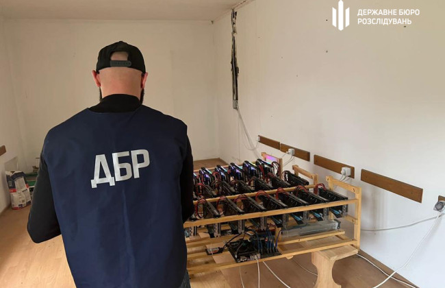«Намайнили» криптовалюти на 1,5 млн грн: службовці підприємства «Ліси України» організували підпільну криптоферму