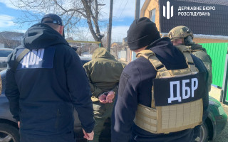 Вимагав від дружини загиблого воїна 150 тисяч грн за оформлення виплат: судитимуть посадовця військової частини