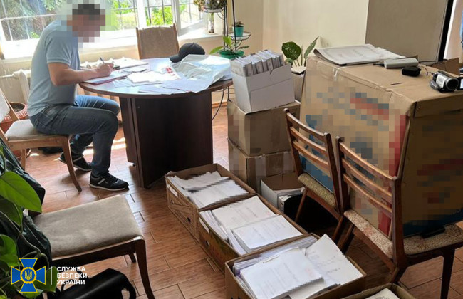 Хабарі за експорт зерна: викрито посадовців Держпродспоживслужби у Києві та Одесі