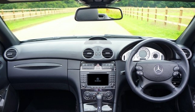 Раде рекомендуют легализовать праворульные автомобили для военных