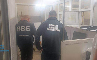 Обещал беспрепятственное растаможивание автомобилей для беженцев: в Одесской области госинспектор таможни «попался» на взяточничестве