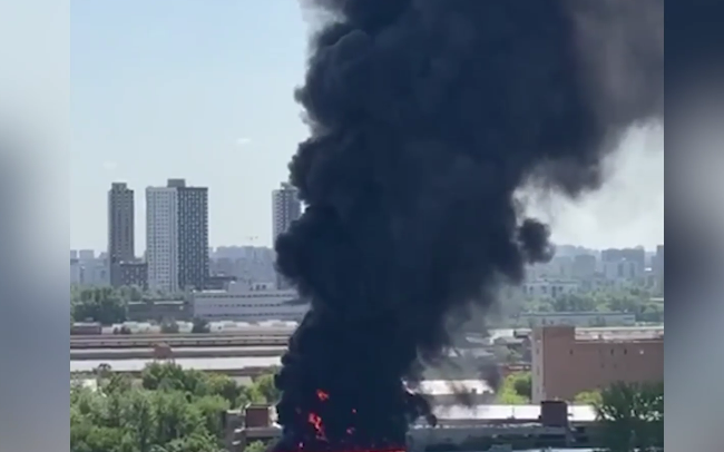 У москві знову палає – цього разу на ремонтно-механічному заводі, відео