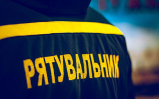 Оккупанты обстреляли спасателей в Херсоне: известно об одном погибшем и семи раненых