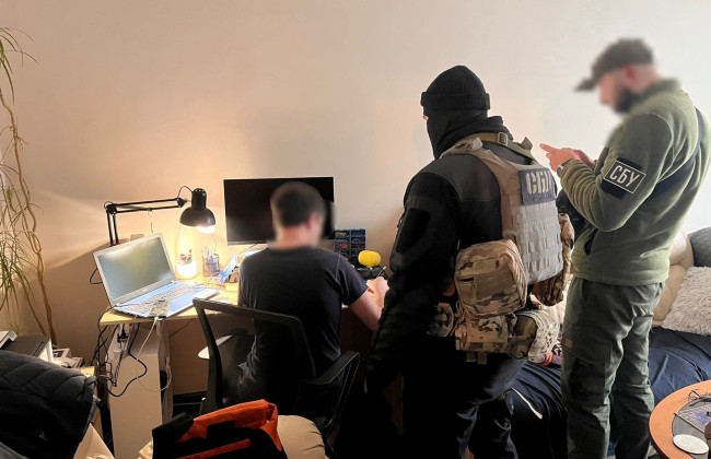 У Києві викрито ІТ-компанію, яка планувала «зливати» окупантам інформацію з електронних систем Донецької ОВА