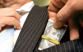 Верховный Суд поставил точку по делу о взяточничестве экс-директора Института НАПН Украины и его сына: обоим дали по 8 лет заключения