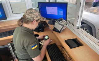 Чоловіки «зробили інвалідами» доньку та дружину, аби виїхати за кордон