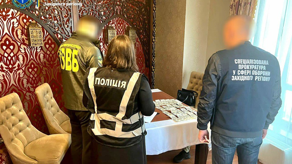 Хотів переправити ухилянтів за кордон: на Львівщині громадянин намагався підкупити прикордонницю