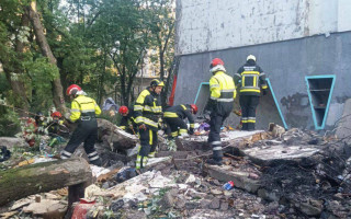 З 10-го поверху вистрибнула людина: відомі нові подробиці вибуху у столичній багатоповерхівці
