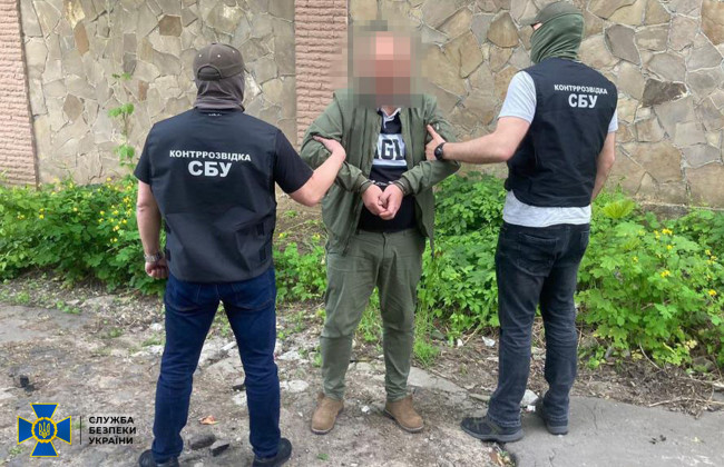 Наводив російські ракети на заводи Миколаєва і «полював на Бредлі»: затримали ворожого інформатора