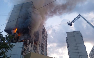 У Києві уночі стався вибух у багатоповерхівці в Дніпровському районі, фото