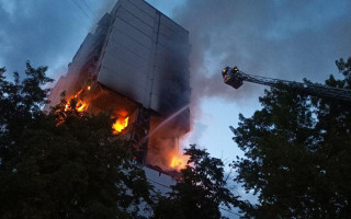 Через вибух, ймовірно газу, в 16-ти поверховому будинку в Києві загинули дві людини – Кличко