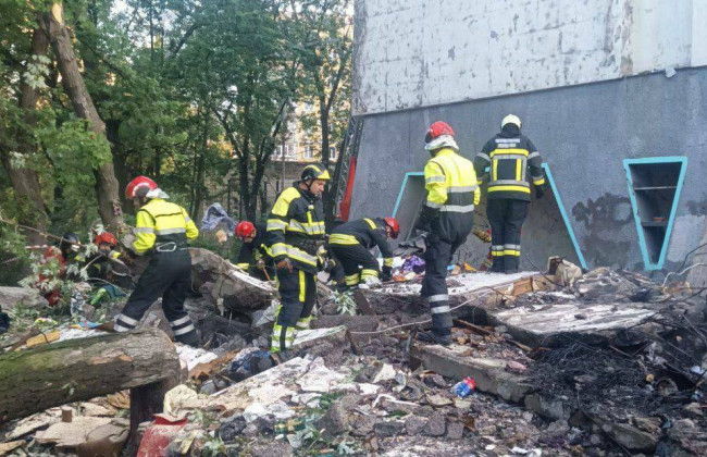З 10-го поверху вистрибнула людина: відомі нові подробиці вибуху у столичній багатоповерхівці