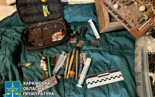 На Харківщині троє друзів вирішили «вести бізнес» з продажу наркотиків: їм повідомлено про підозру