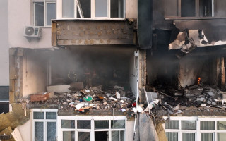 Як виглядає будинок у Солом'янському районі після падіння уламків ракети, фото