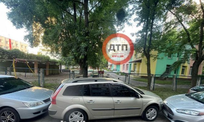 В Киеве пьяная девушка взяла у парня авто прокатиться и протаранила 5 машин, фото