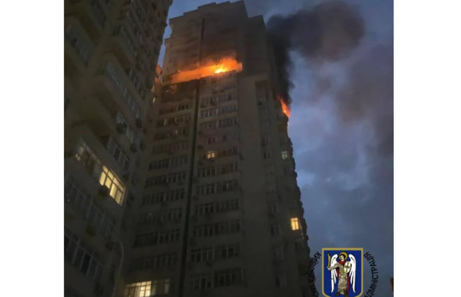 В Соломенском районе Киева обломки ракеты попали в многоэтажку: есть погибшие, фото и видео
