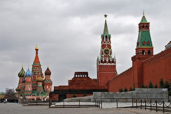 Ізоляція міста та стягнення військової техніки: Москва готується до облоги, — ГУР