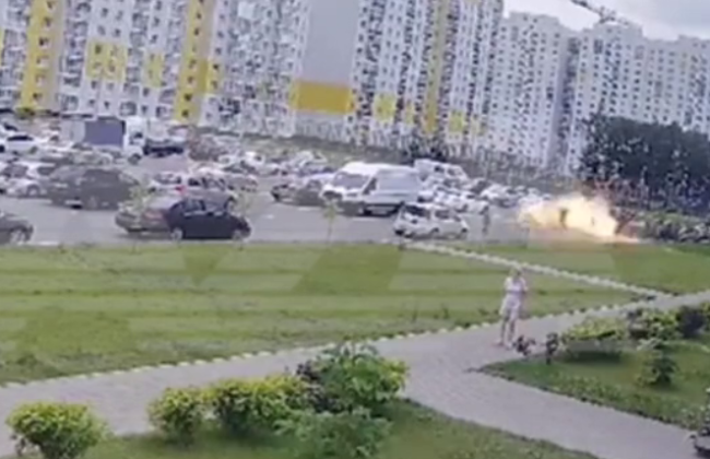 У Воронежі б'ють по житлових кварталах: є «приліт» у дворі, відео