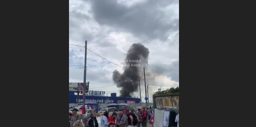 У Києві спалахнула сильна пожежа у будівлі «Епіцентру», відео