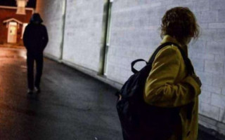 Намагався зґвалтувати і наніс понад 20 ударів ножем: в Києві винесли вирок зловмиснику, який напав на дівчину