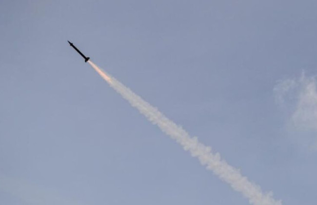 Ракетний удар по Києву: відео перших хвилин після влучання уламків в багатоповерхівку