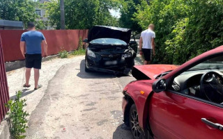 В Киевской области подросток сел за руль и влетел и другое авто, фото