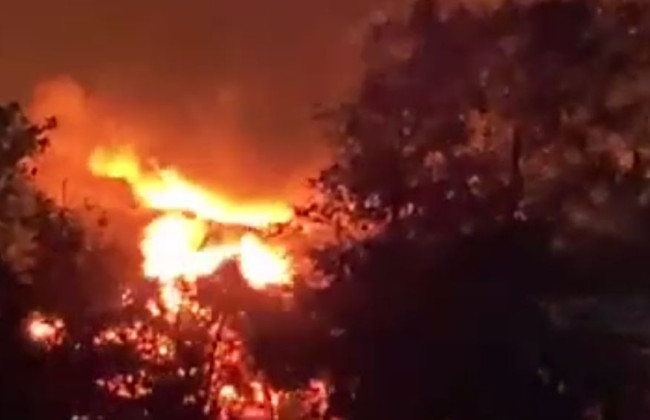 Стоїть величезний стовп чорного диму: у Воронежі горить нафтобаза, відео