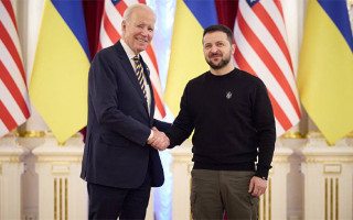 Зеленский обсудил с Байденом контрнаступление ВСУ и попытку мятежа в рф