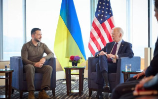 Байден планує провести телефонну розмову з Зеленським