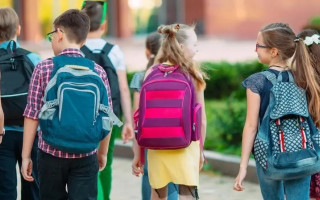 У столиці учні платитимуть за проїзд у громадському транспорті на період канікул