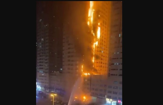 В ОАЭ вспыхнул 36-этажный небоскреб: жуткие видео