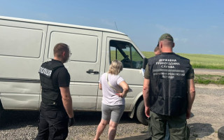 На Львівщині затримали жінку, яка вносила чоловіків в систему «Шлях» за 5500 доларів