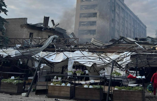 В результаті ракетного удару по Краматорську загинуло вже дві людини, багато поранених