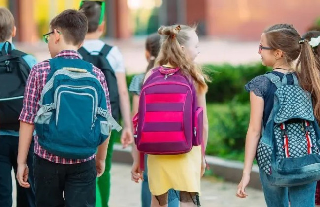 У столиці учні платитимуть за проїзд у громадському транспорті на період канікул