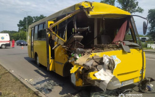 У Вінниці сталася серйозна ДТП за участі маршрутки: багато травмованих, відео